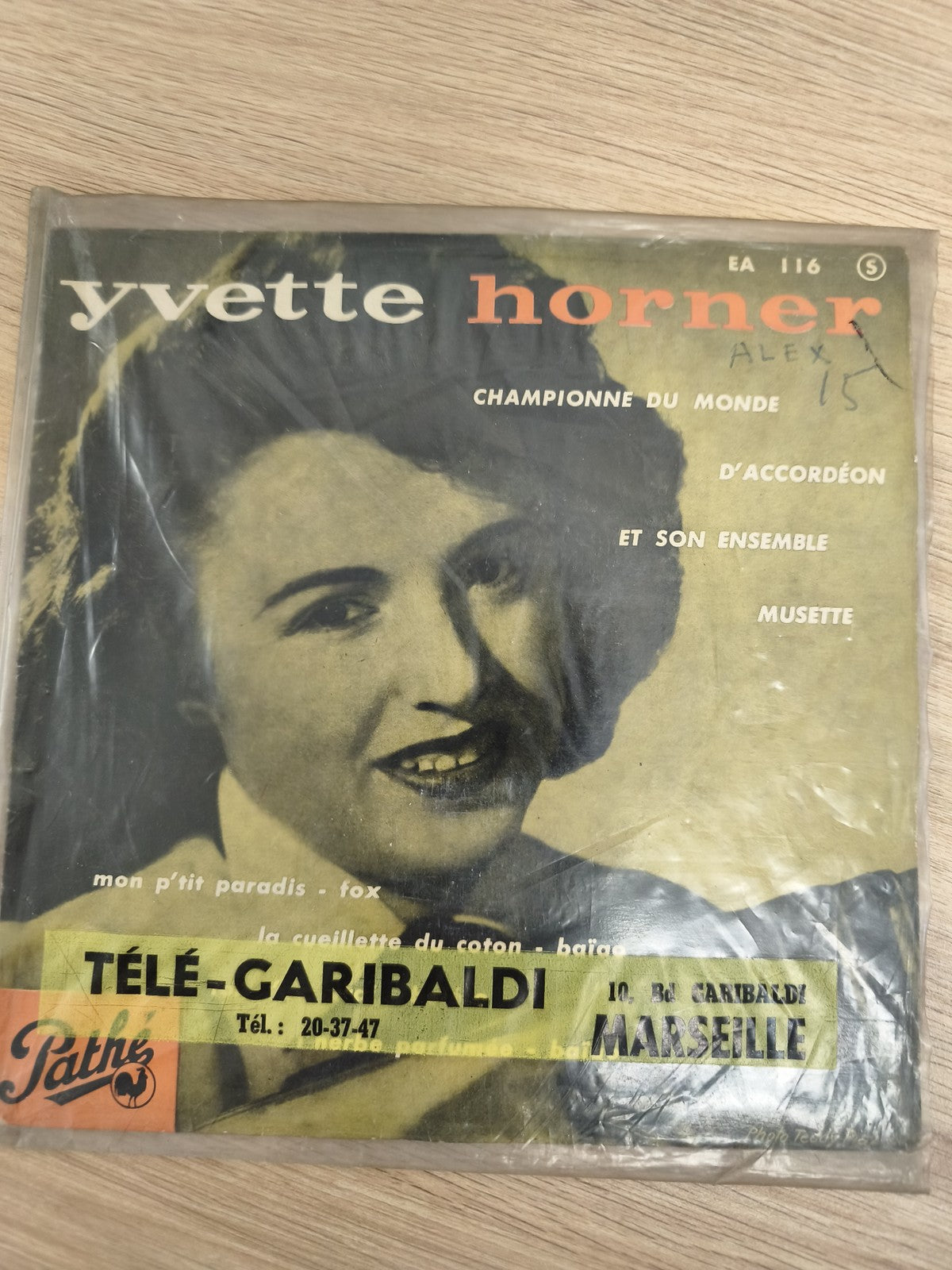 Vinyle 45 tours Yvette Horner EA116 Musette Accordéon Pochette dédiée Marseille