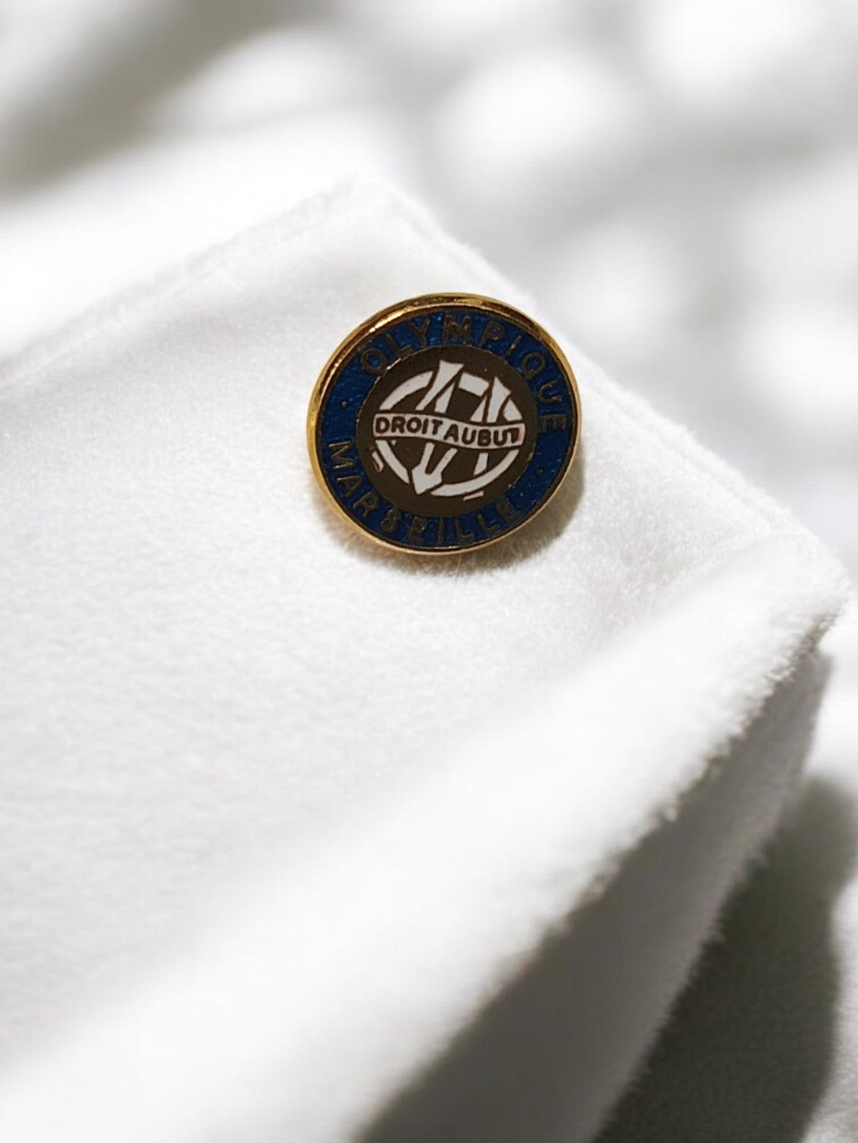 Pin's Olympique de Marseille vintage ancien badge OM bleu logo football rétro