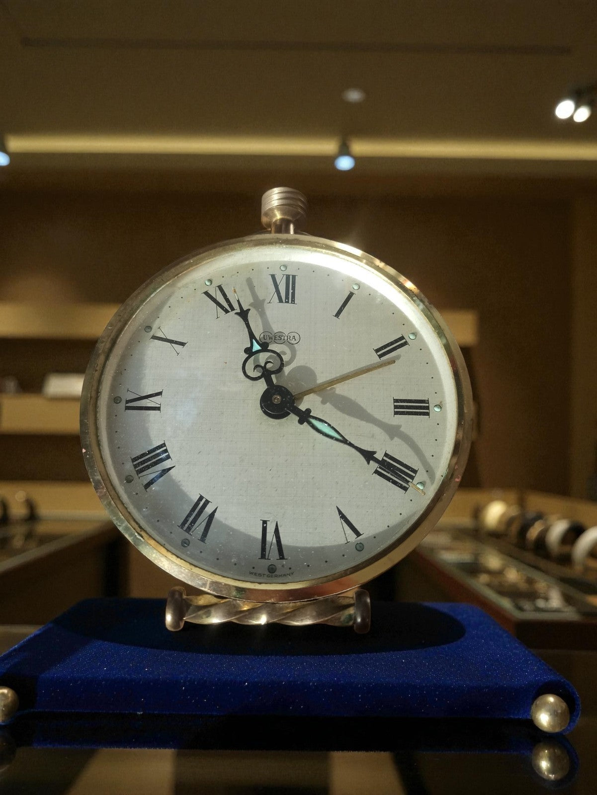 Réveil Uwestra vintage années 50 West Germany horloge de table rétro métal doré