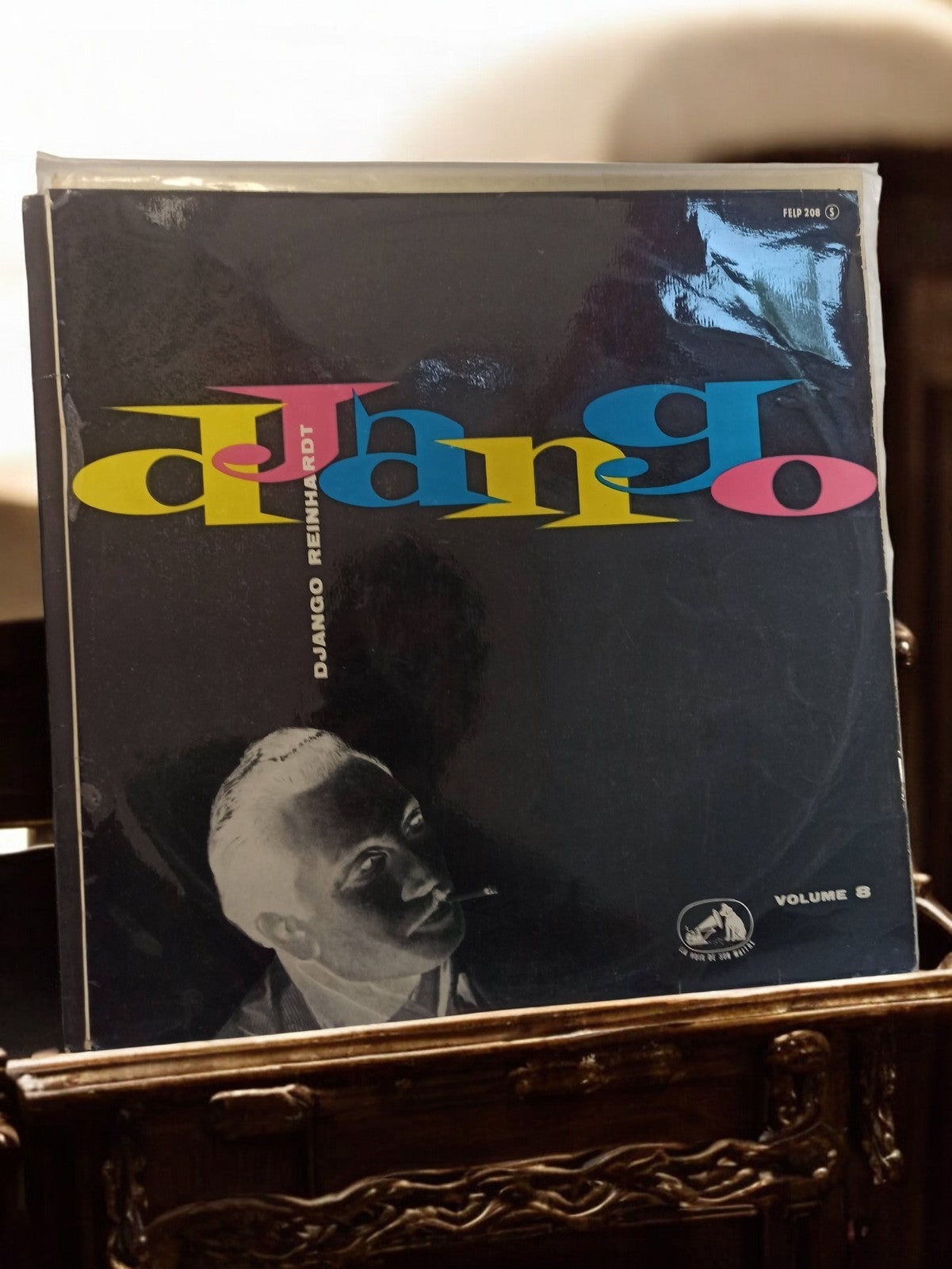 Vinyle 33 tours Django Reinhardt ancien, pochette art noir, jazz vintage