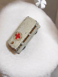 Véhicule miniature ambulance Croix-Rouge ancienne vintage rétro jouet métal