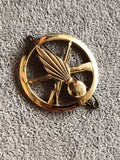 Insigne militaire ancien parachutiste artillerie doré décoration armée