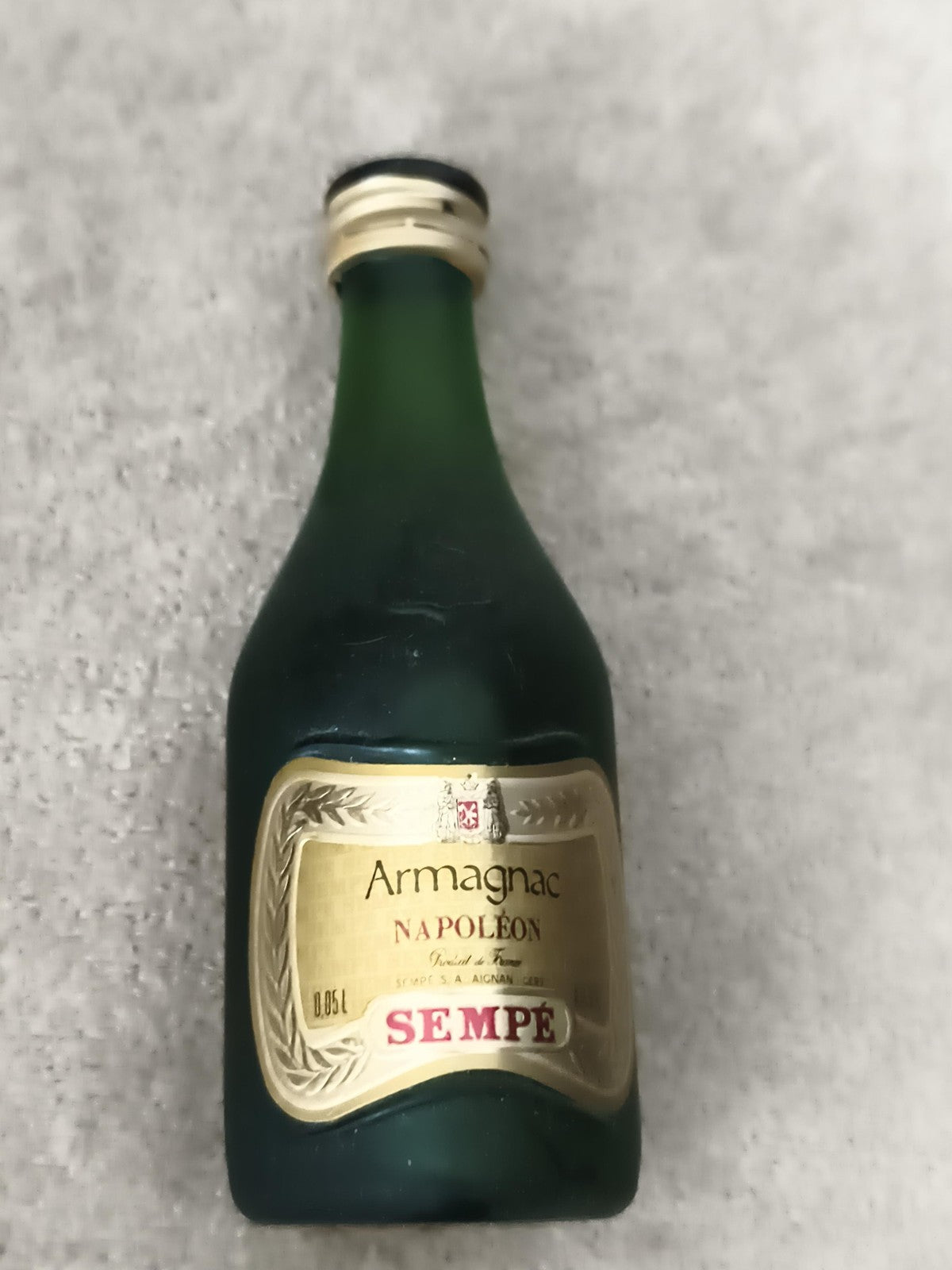 Mini-bouteille Armagnac Napoléon Sempé, flacon verre vert, étiquette dorée