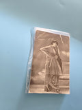 Carte postale ancienne femme rétro vintage collection papier photo d'époque