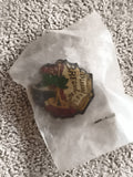 Pin's ancien Oregon Brewers, motif gramophone et houblon, badge vintage bière