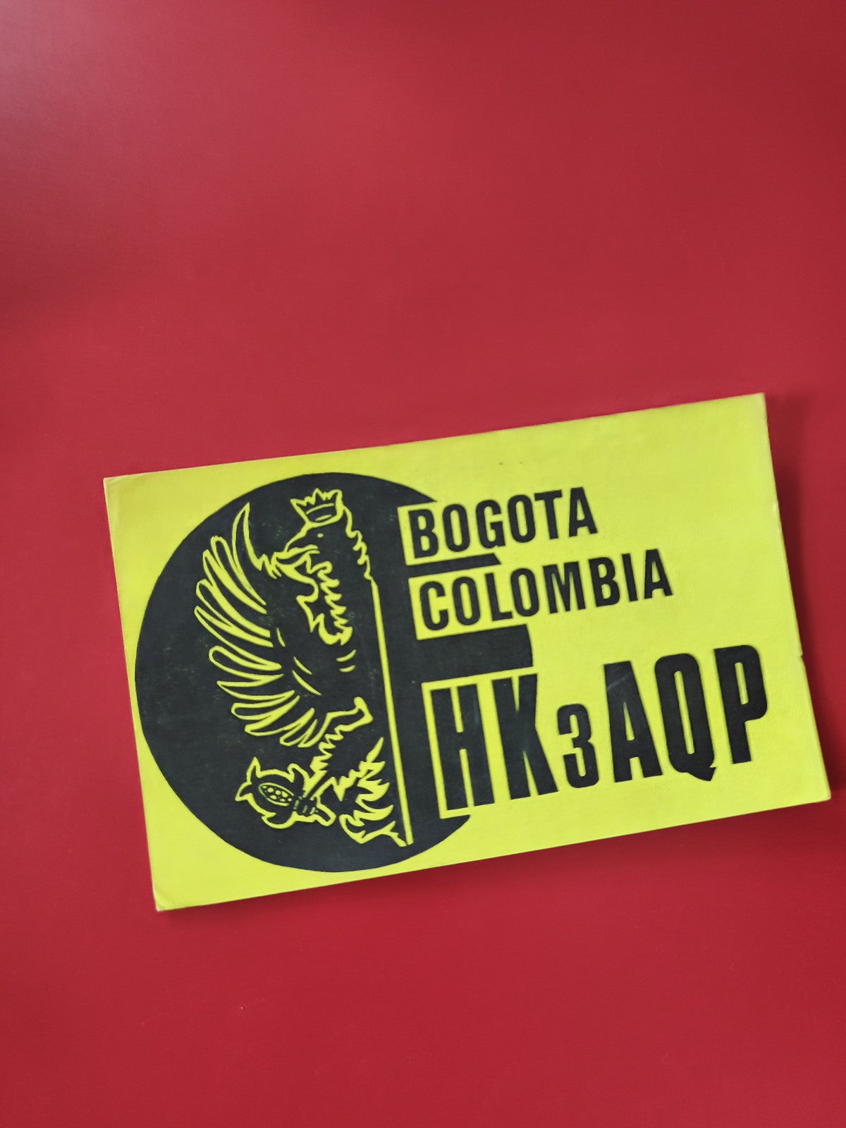 Carte radio HK3AQP Bogota Colombia jaune noir, indicatif radioamateur
