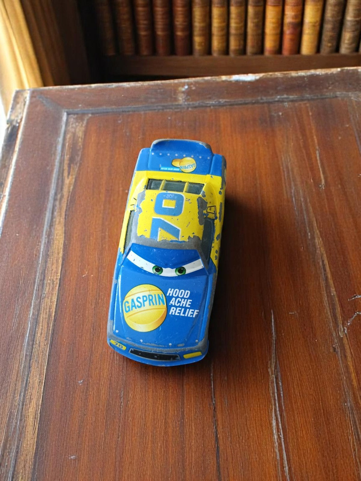 Voiture miniature Disney Cars vintage Gasprin bleue jaune d'occasion collection