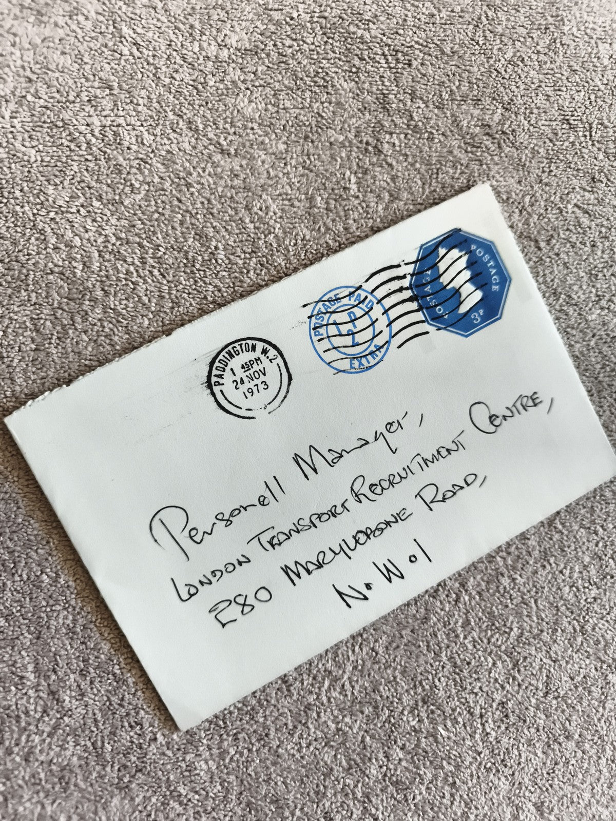 Lettre oblitérée Royaume-Uni 1973, timbre 3p bleu, cachet Paddington philatélie