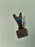 Pin's vintage Donation Groupe André & Hubert Auriol bleu rétro collection