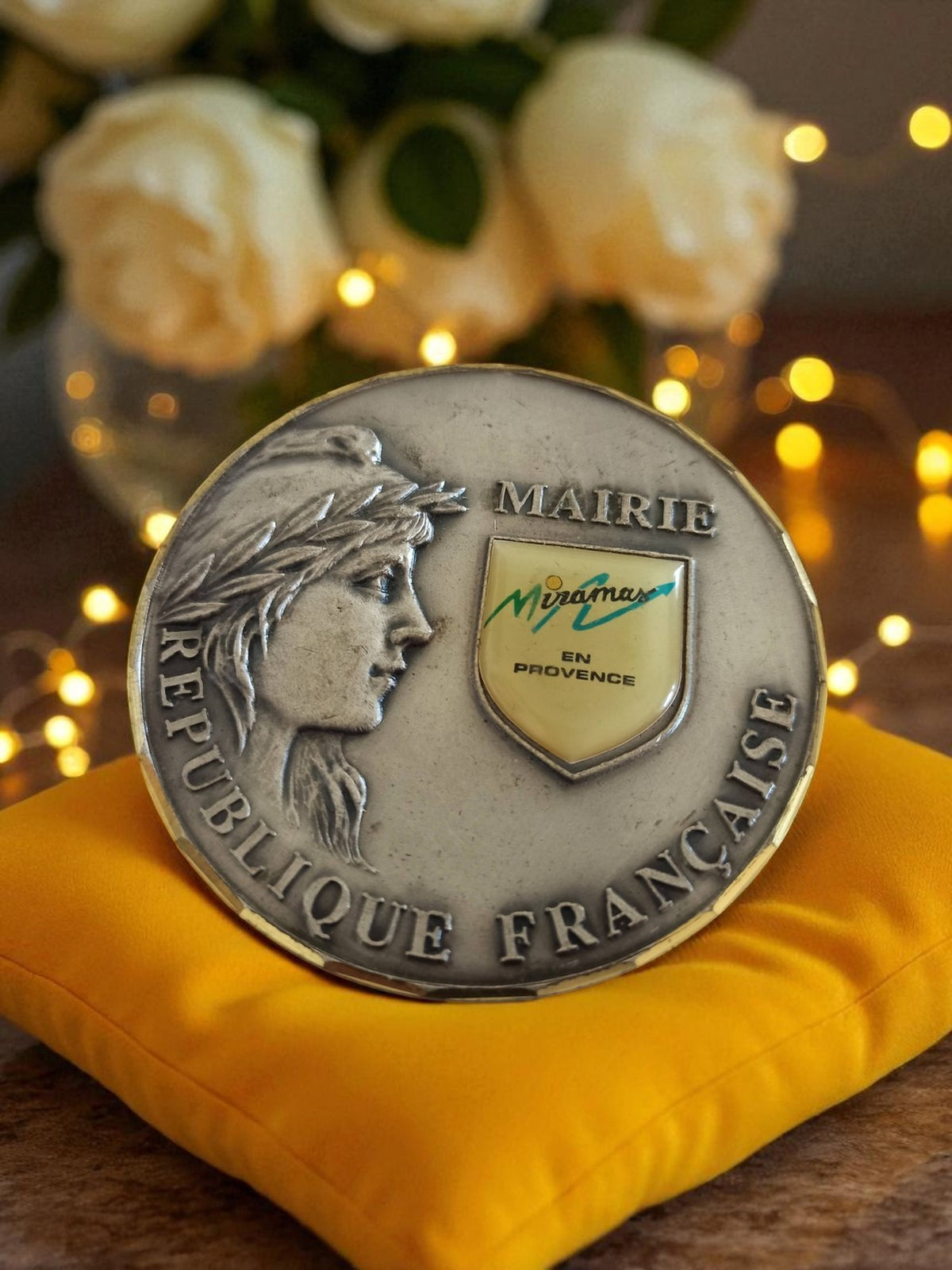 Médaille bronze Mairie Miramas République Française vintage décor blason