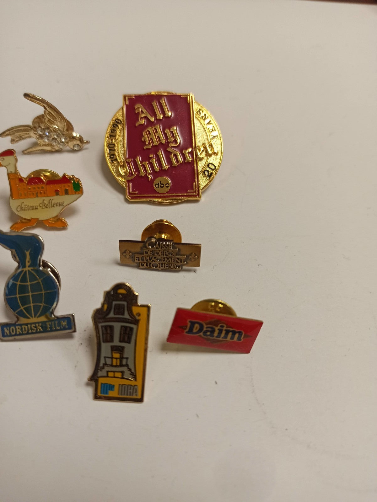 Lot 10 pin's publicitaires vintage rétro badges émaillés All My Children Daim