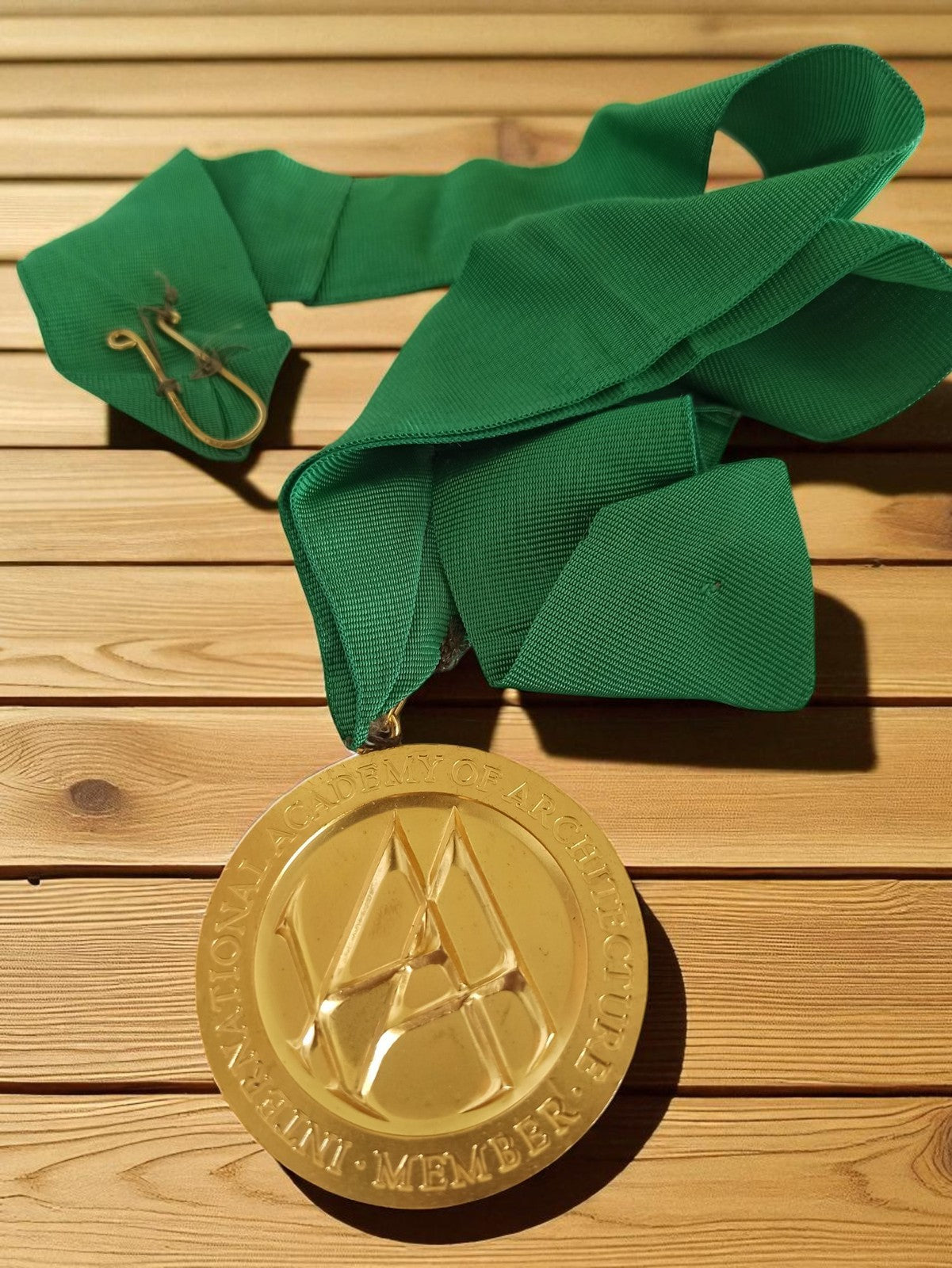 Médaille bronze International Academy of Architecture vintage ruban vert