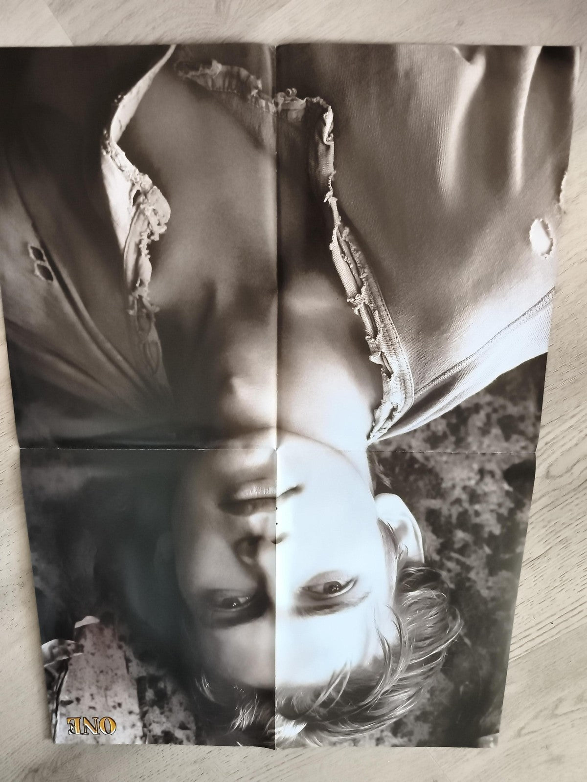 Poster ONE portrait jeune homme noir et blanc style magazine