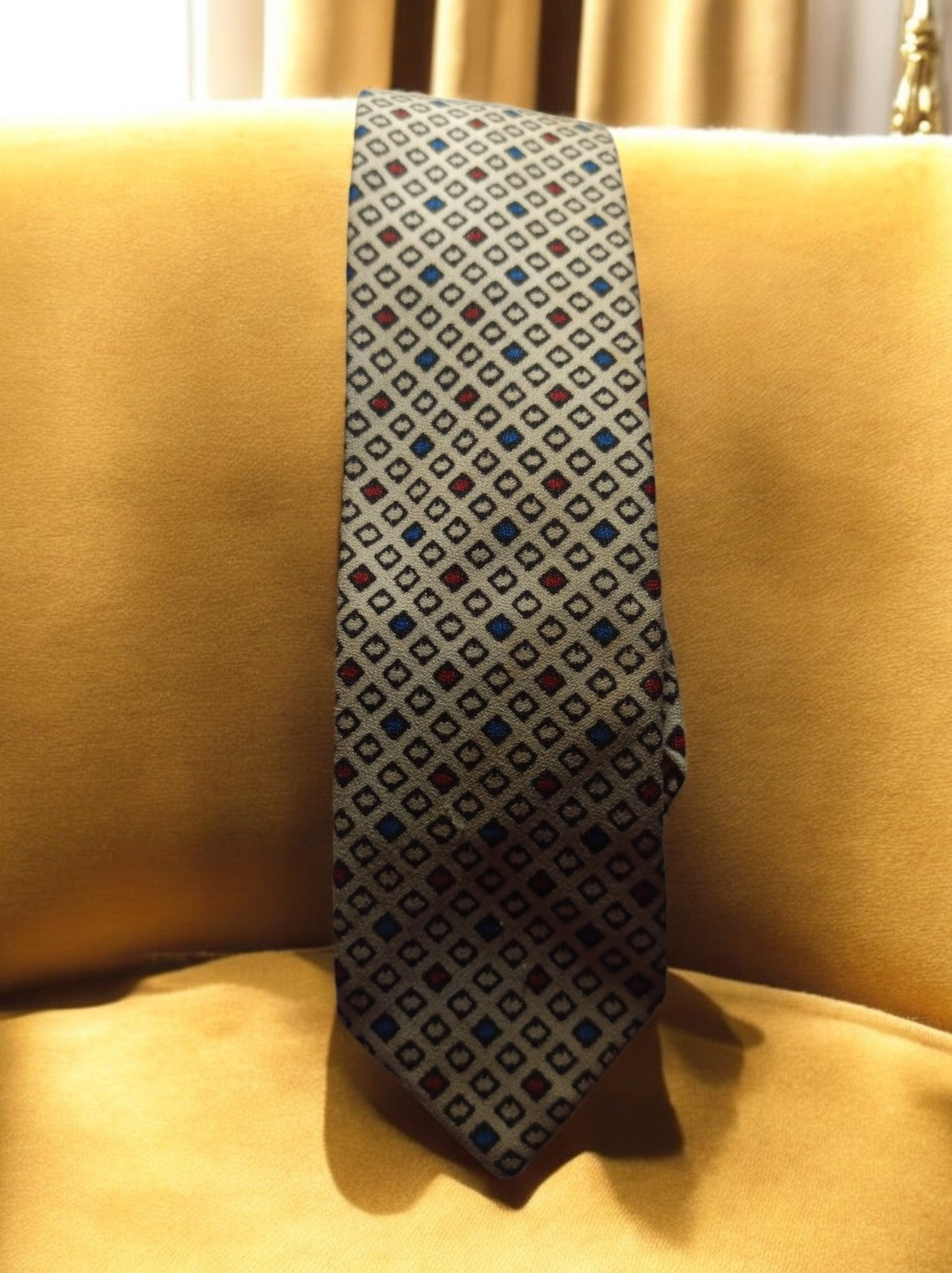 Cravate vintage Soie motif géométrique gris bleu rouge homme rétro élégant
