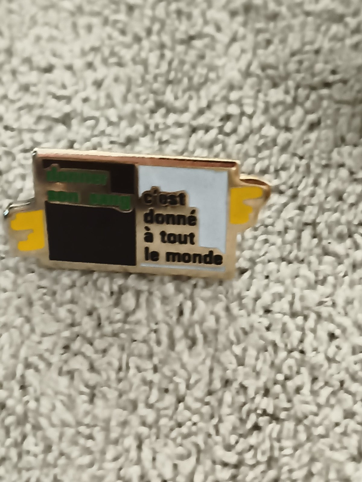 Pin's vintage donneur de sang message solidaire années 90 (Ref 1)
