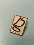 Vintage pin's Takeda logo rectangulaire émaillé ancien collection (Ref 16)