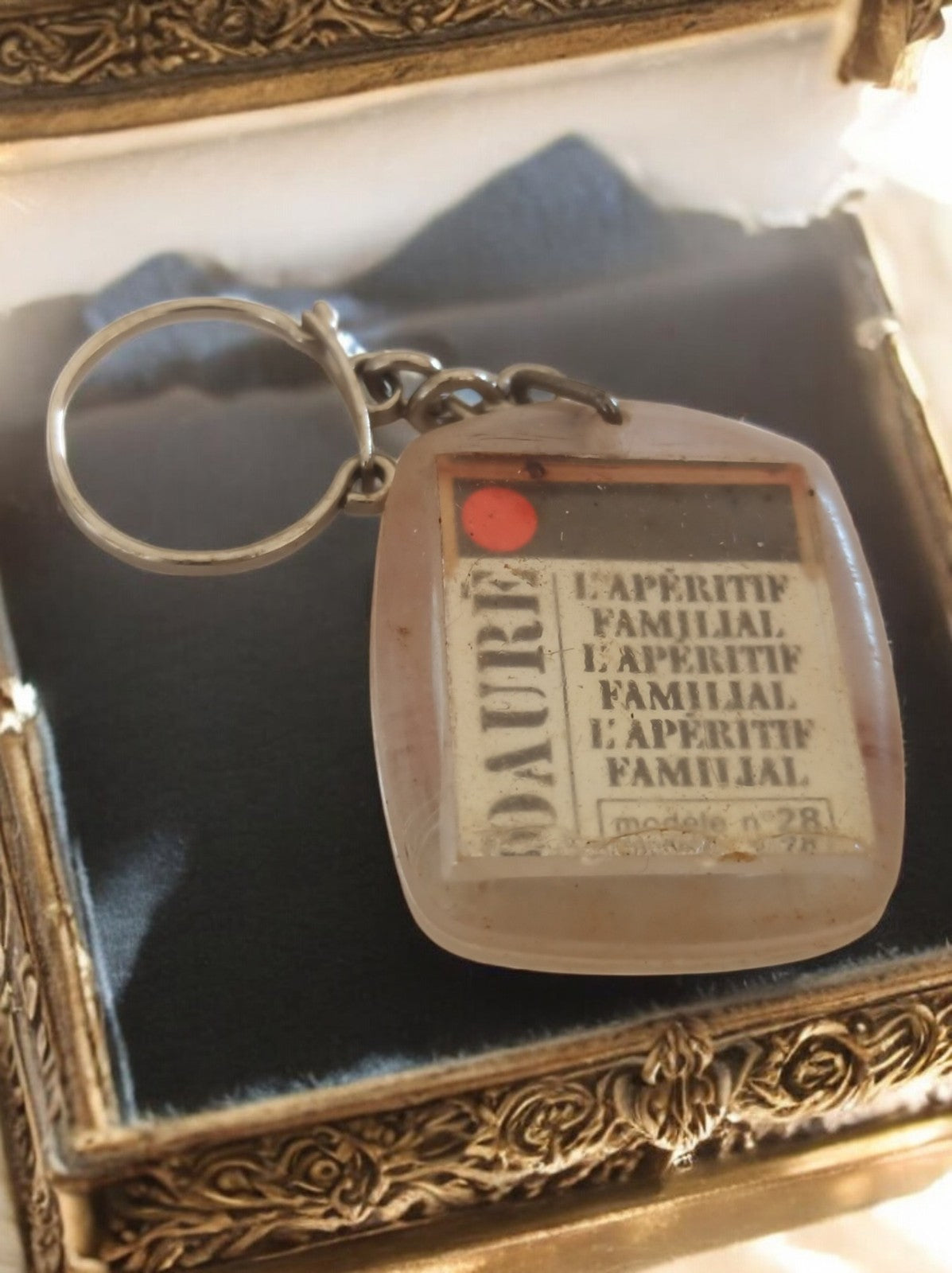 Porte-clés publicitaire vintage DAURE apéritif familial France rétro alcool