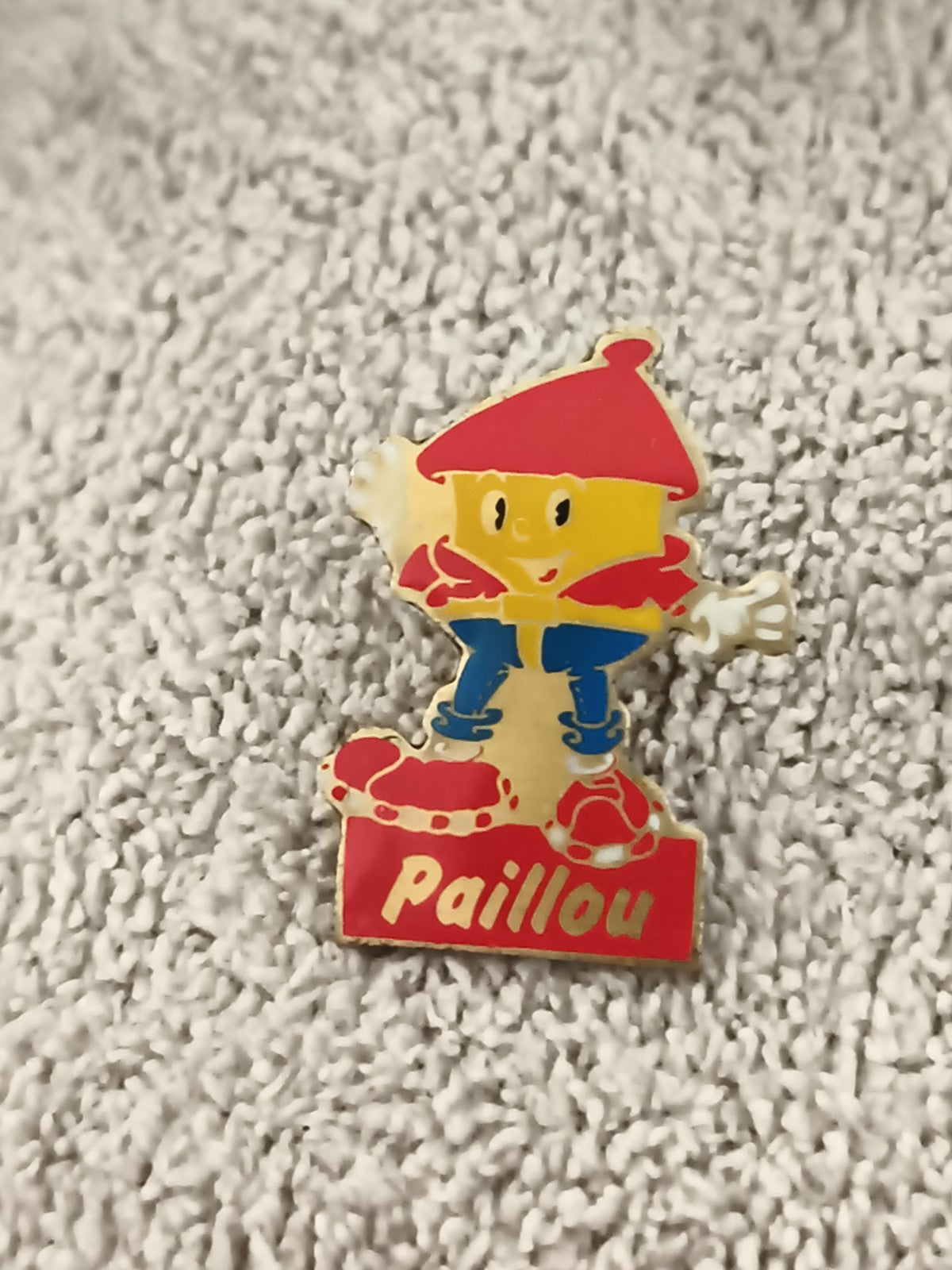 Pin's vintage Paillou émaillé personnage enfant, badge ancien années 90 (Ref 1)