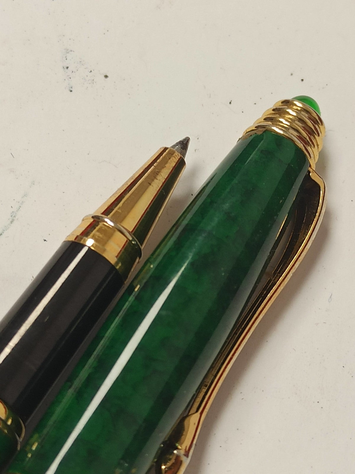 Stylo bille ancien vert doré Cabouchon vintage, écriture rétro français