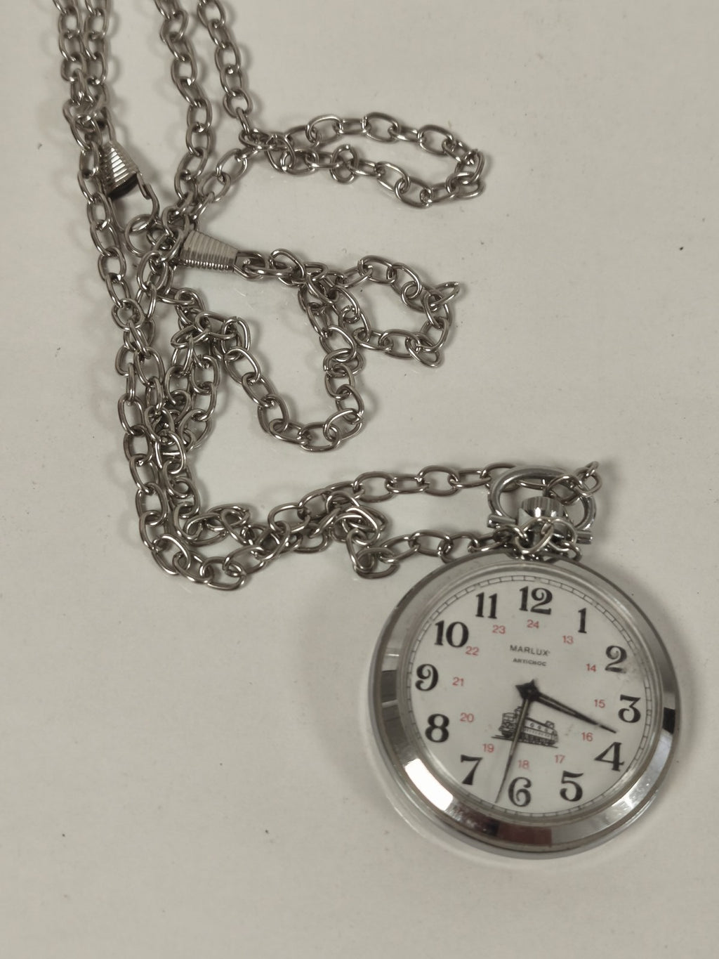 Montre à gousset Marlux antichoc avec chaîne, cadran blanc chiffres noirs
