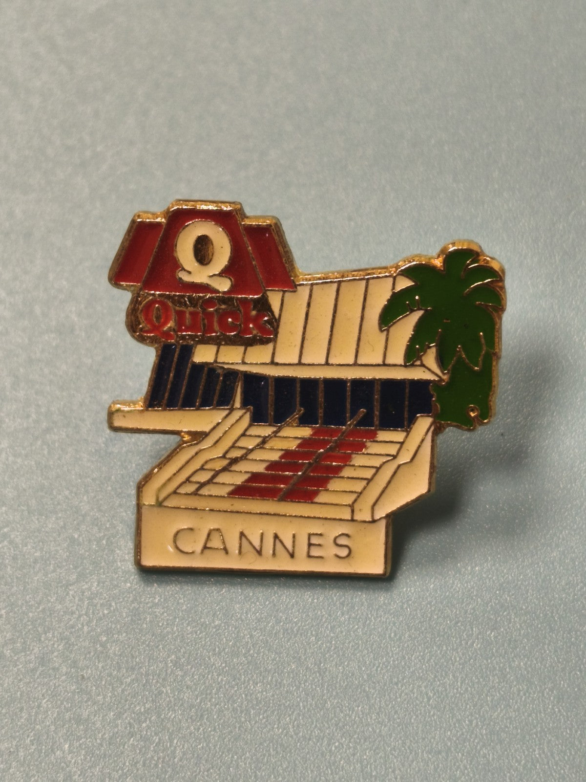 Vintage pin's Quick Cannes fast-food collection rétro palmier émaillé ancien