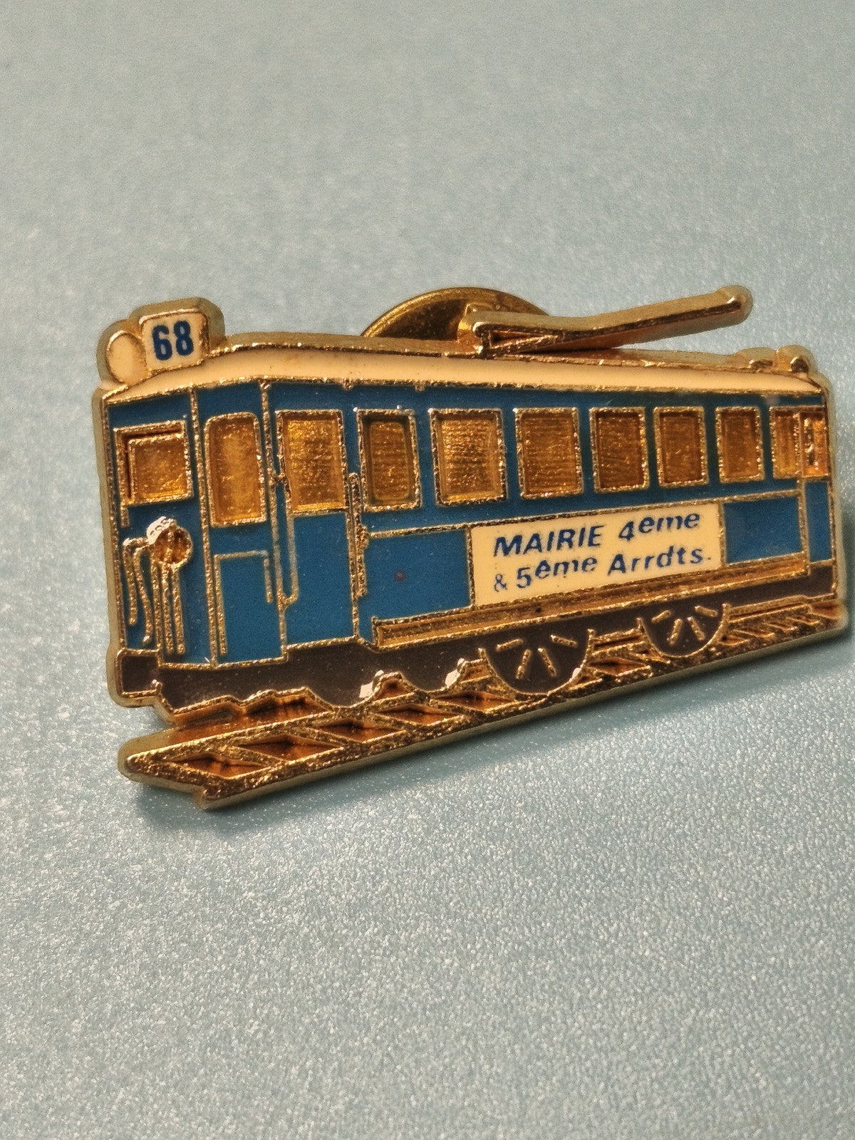 Pin's vintage mairie Marseille tramway bleu ancien 4e 5e arrondissements