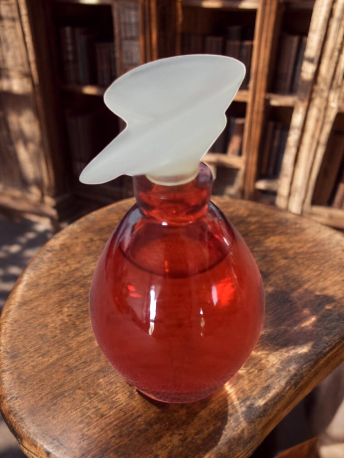 Miniature parfum ancien verre soufflé vintage bouchon dépoli rouge Art déco