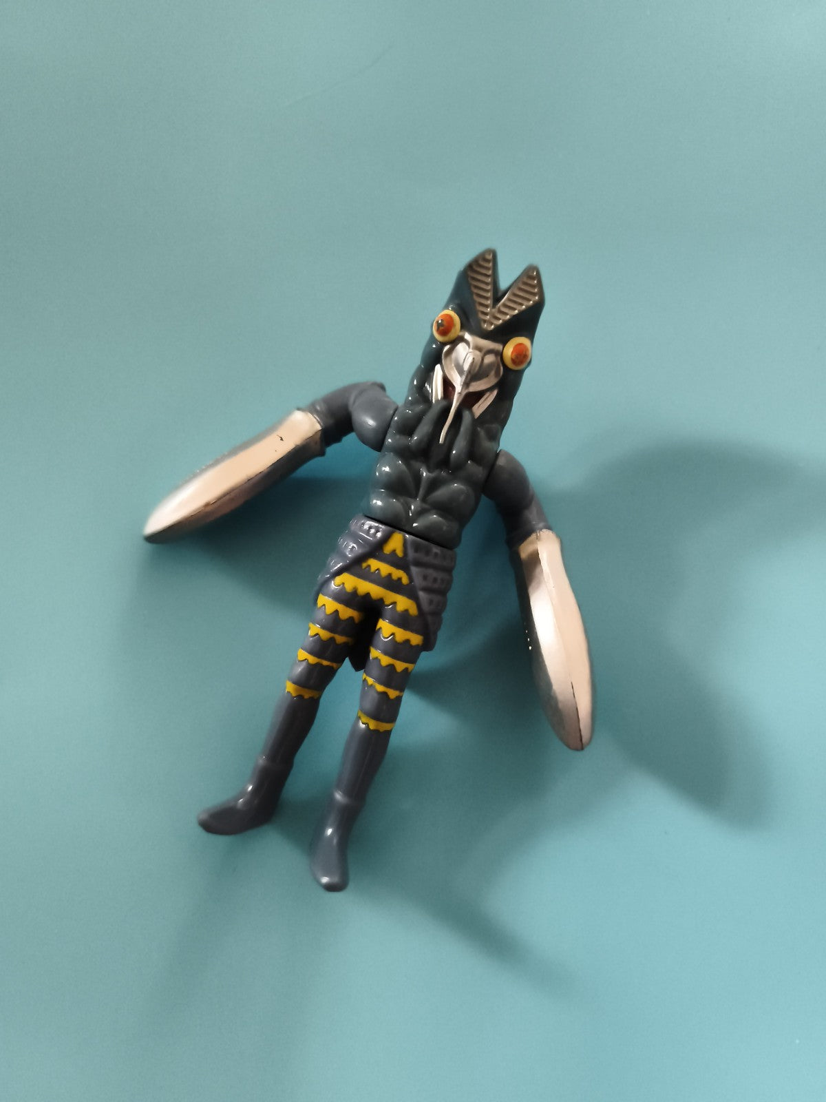 Figurine Baltan Ultraman monstre gris jaune Sentai articulée Japan