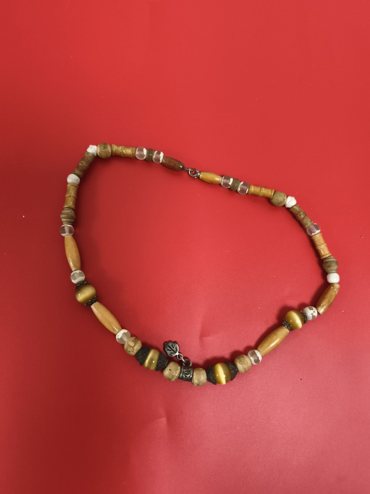 Collier vintage perles bois et résine tons naturels deadstock