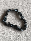 Bracelet pierres naturelles noir gris, galets irréguliers, perles élastique