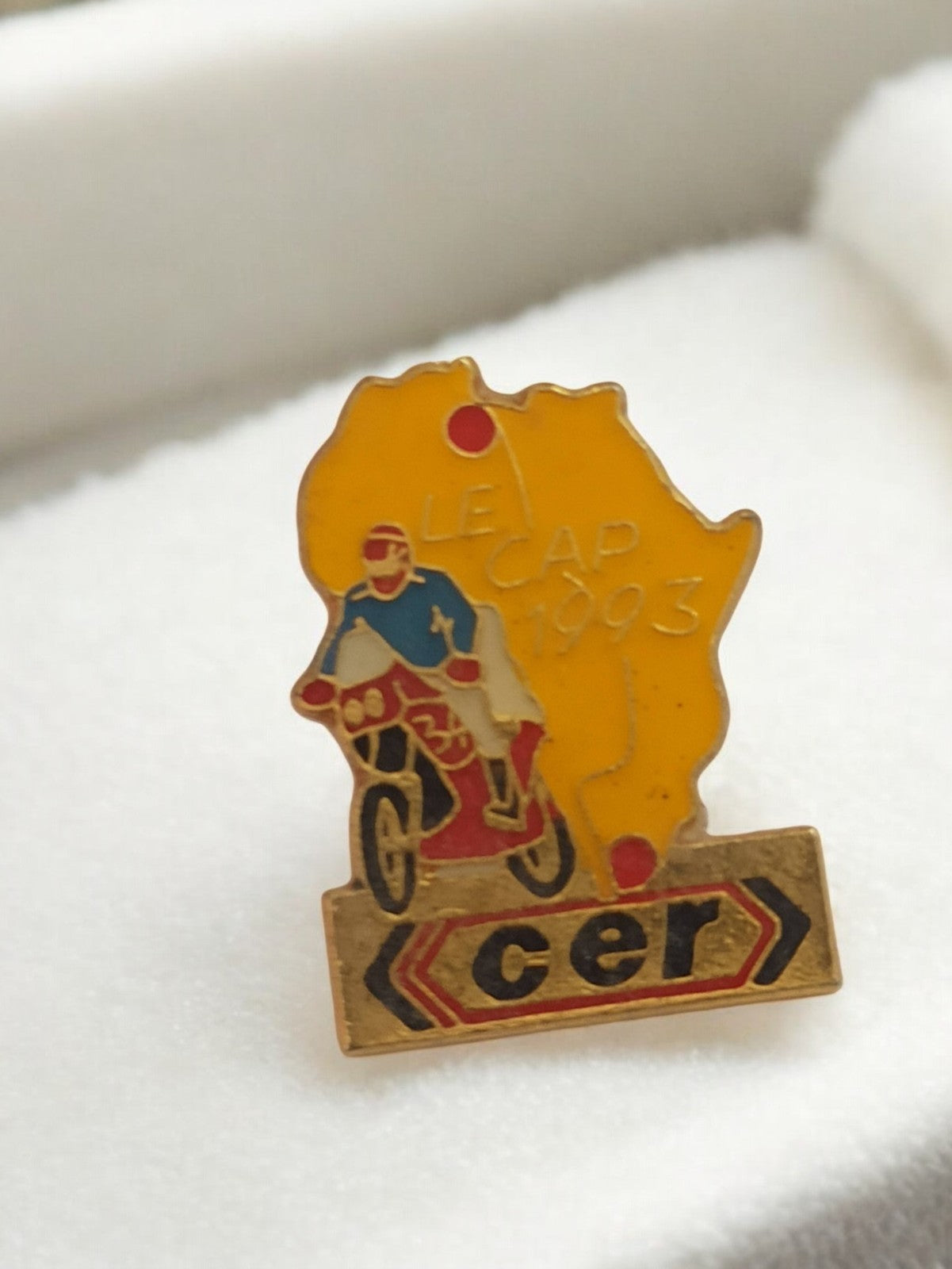 Pin's vintage CER Le Cap 1993 moto Afrique badge ancien rétro publicitaire