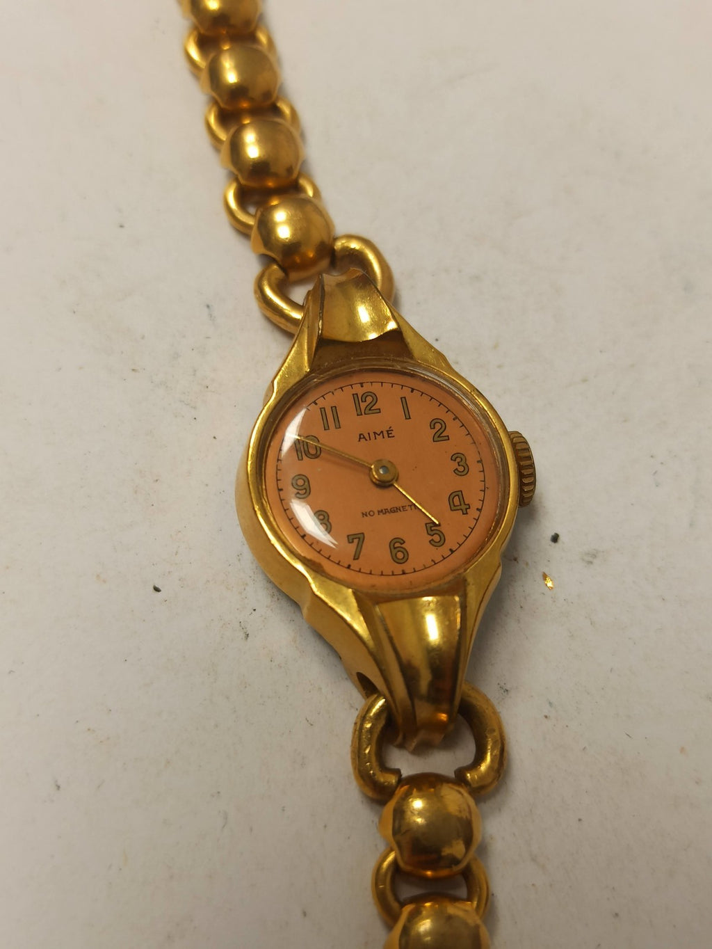 Montre femme Aimé vintage mécanique plaqué or à restaurer bracelet boules rétro