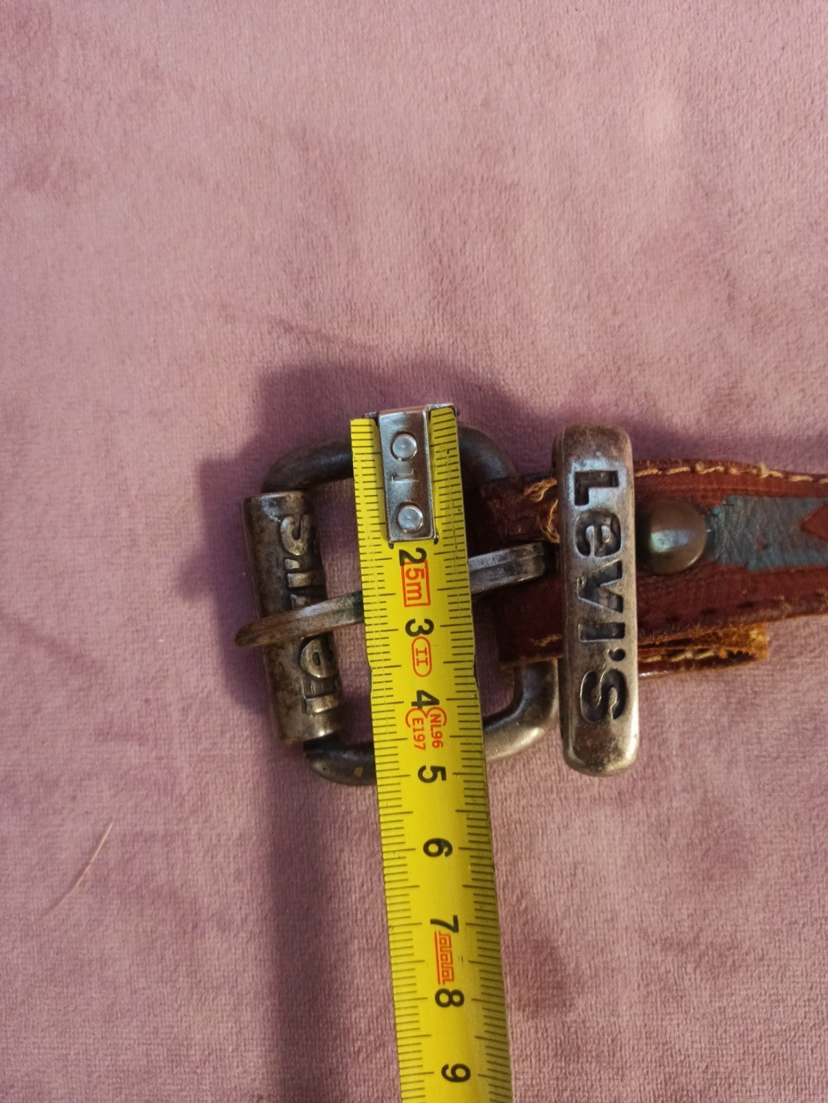 Ceinture Levis vintage cuir brun, boucle gravée rétro, accessoire ancien homme