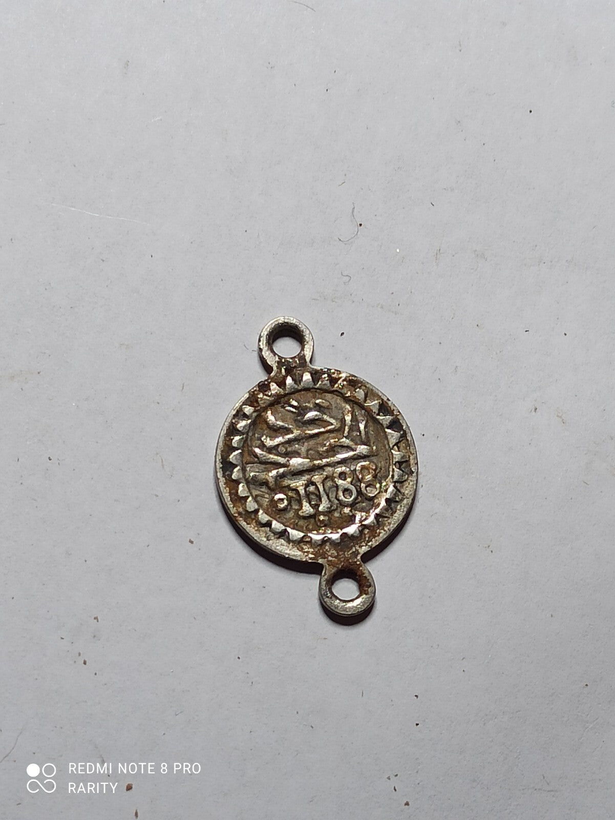 Pendentif ancien berbère Maroc médaille ronde ajourée inscription 1315