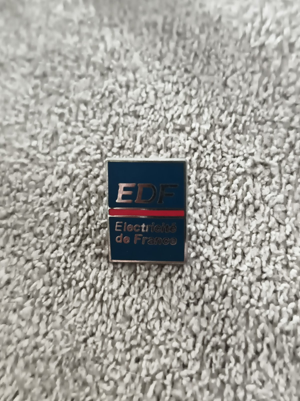 Pin's vintage EDF Electricité de France logo ancien bleu carré (Ref 8)