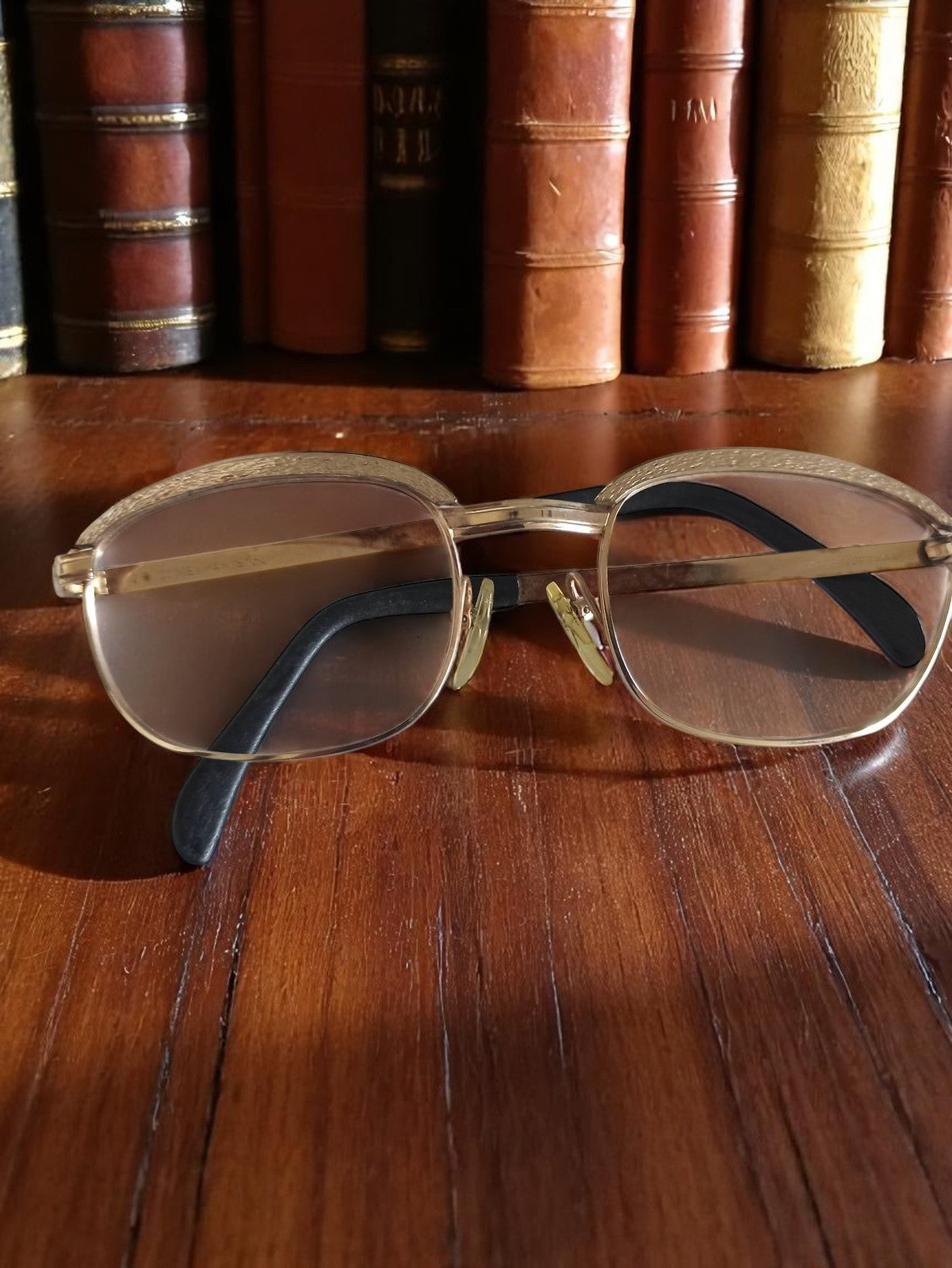 Monture lunettes vintage dorée, verres teintés, style rétro années 70-80