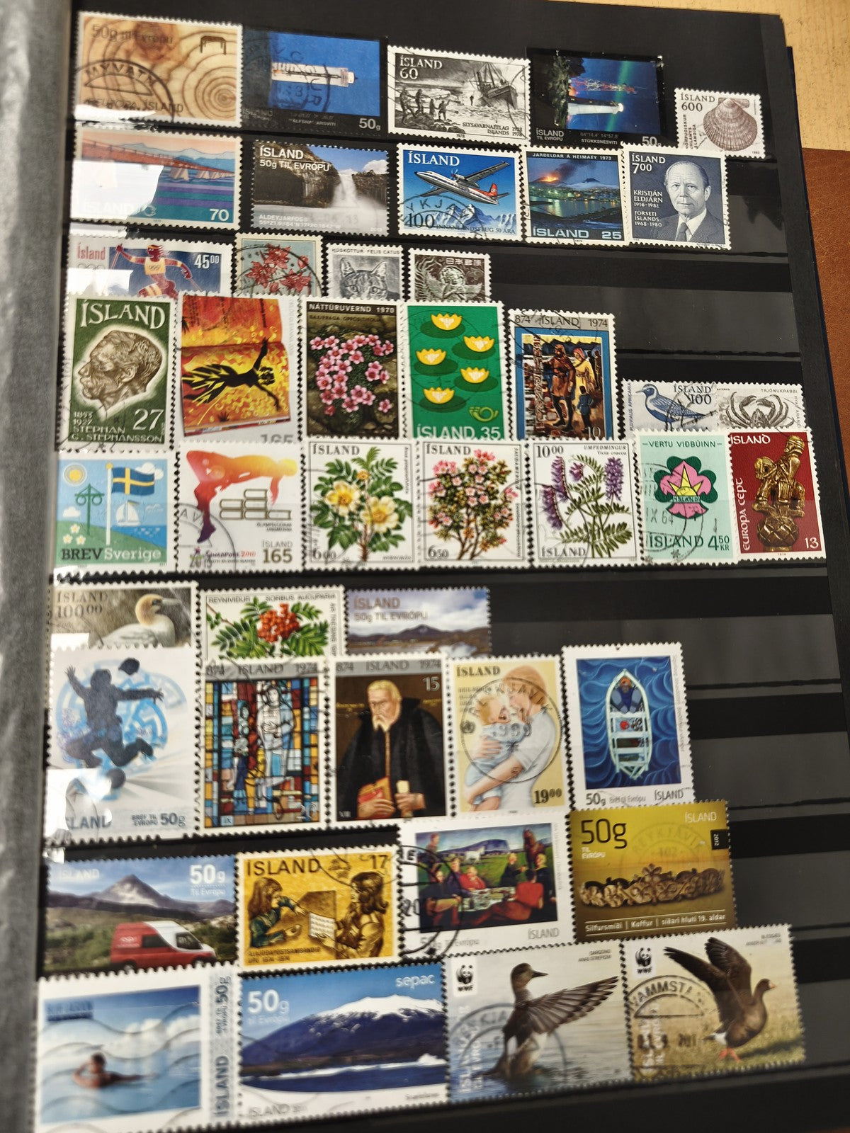 Lot de timbres Islande et Scandinavie, motifs variés, couleurs vives, d'occasion