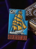 Pin's ancien Crédit Agricole Brest 92 voilier vintage publicité banque