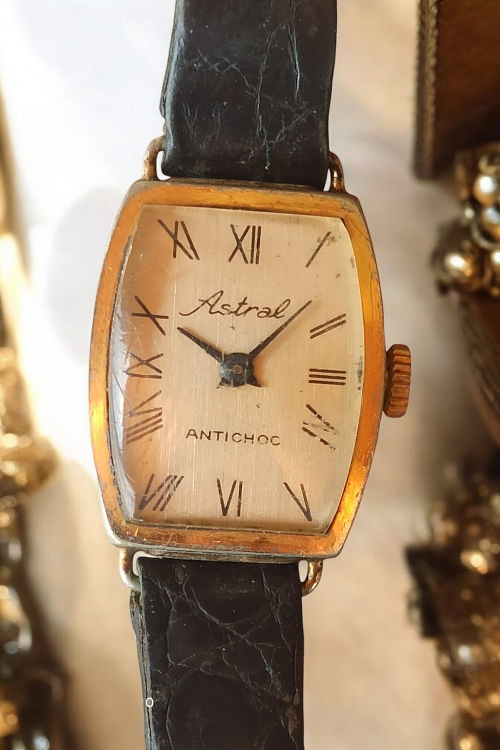 Montre Astral mécanique vintage antichoc cadran rectangulaire années 60-70