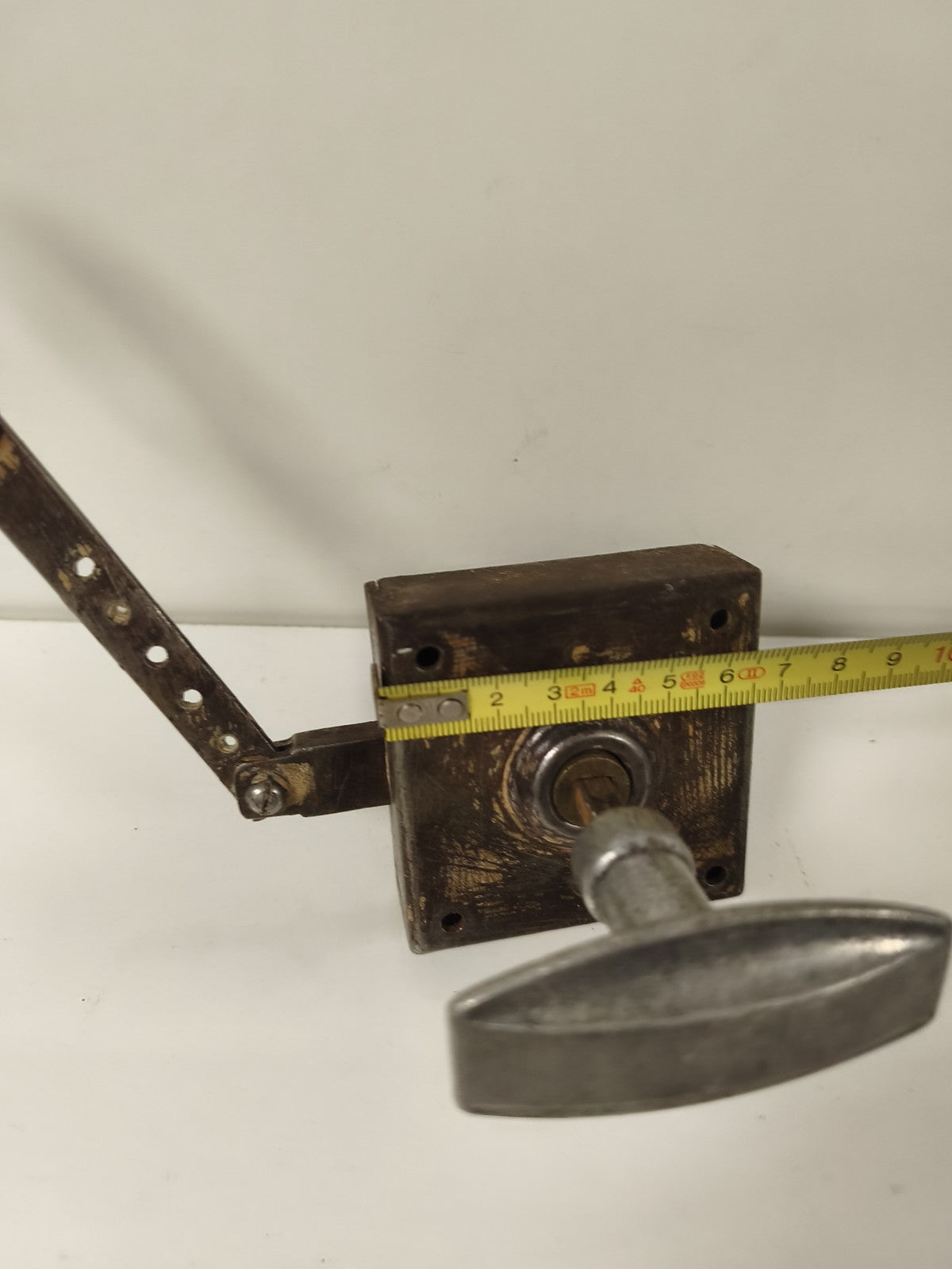 Ancienne poignée serrure de porte en métal, patine d?origine, pièce vintage