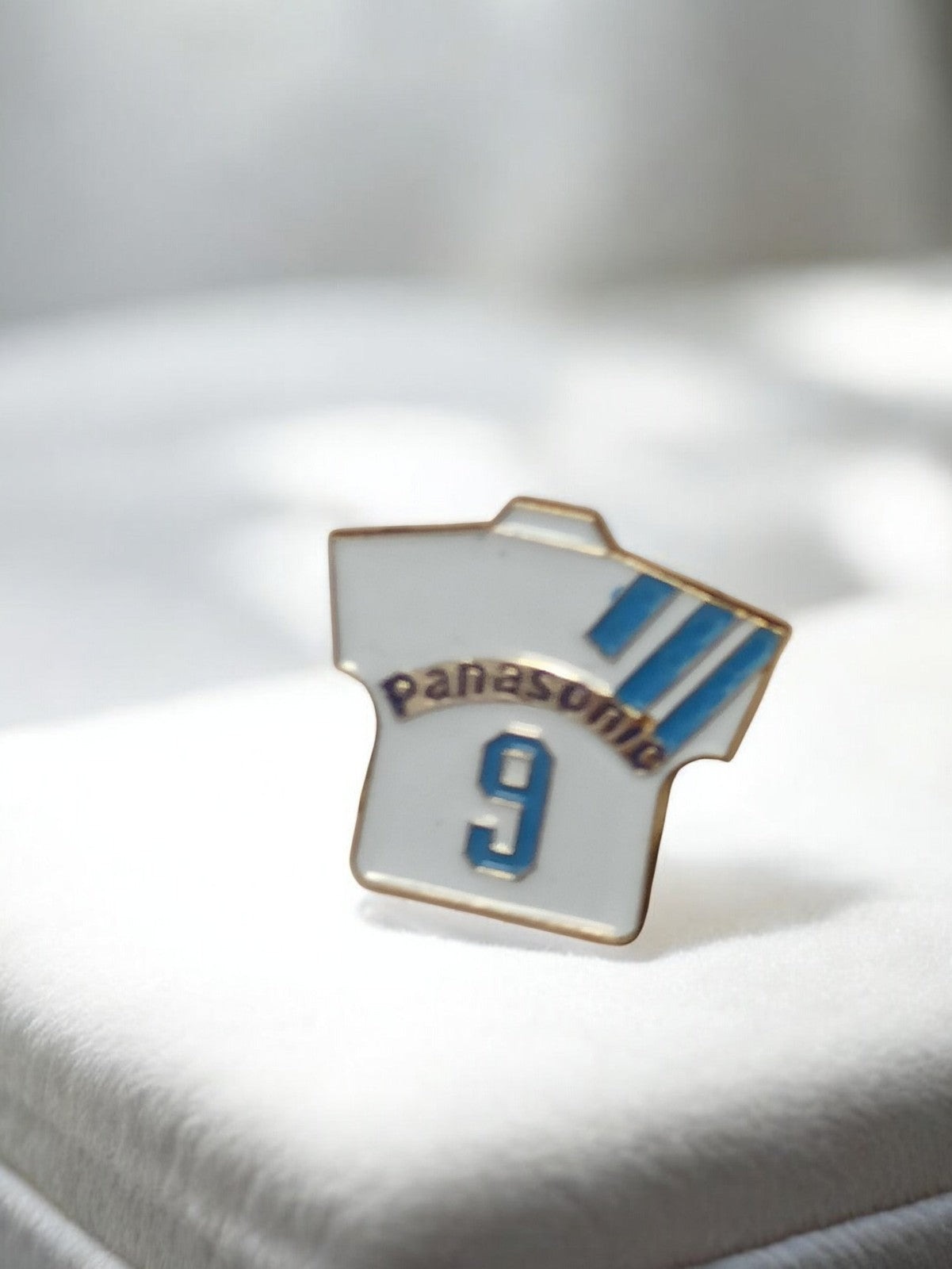 Pin's vintage maillot Olympique de Marseille Panasonic n°9 rétro football ancien