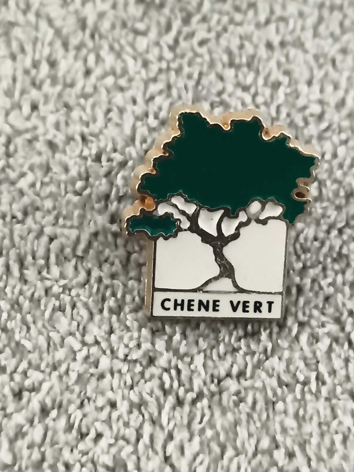 Pin's vintage CHENE VERT arbre vert doré émaillé badge ancien (Ref 3)
