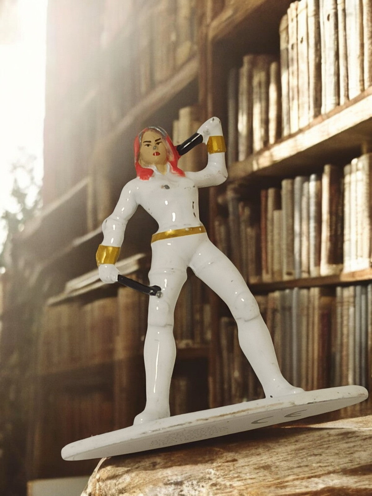 Figurine Marvel métal vintage, personnage blanc doré, rare ancien, déco