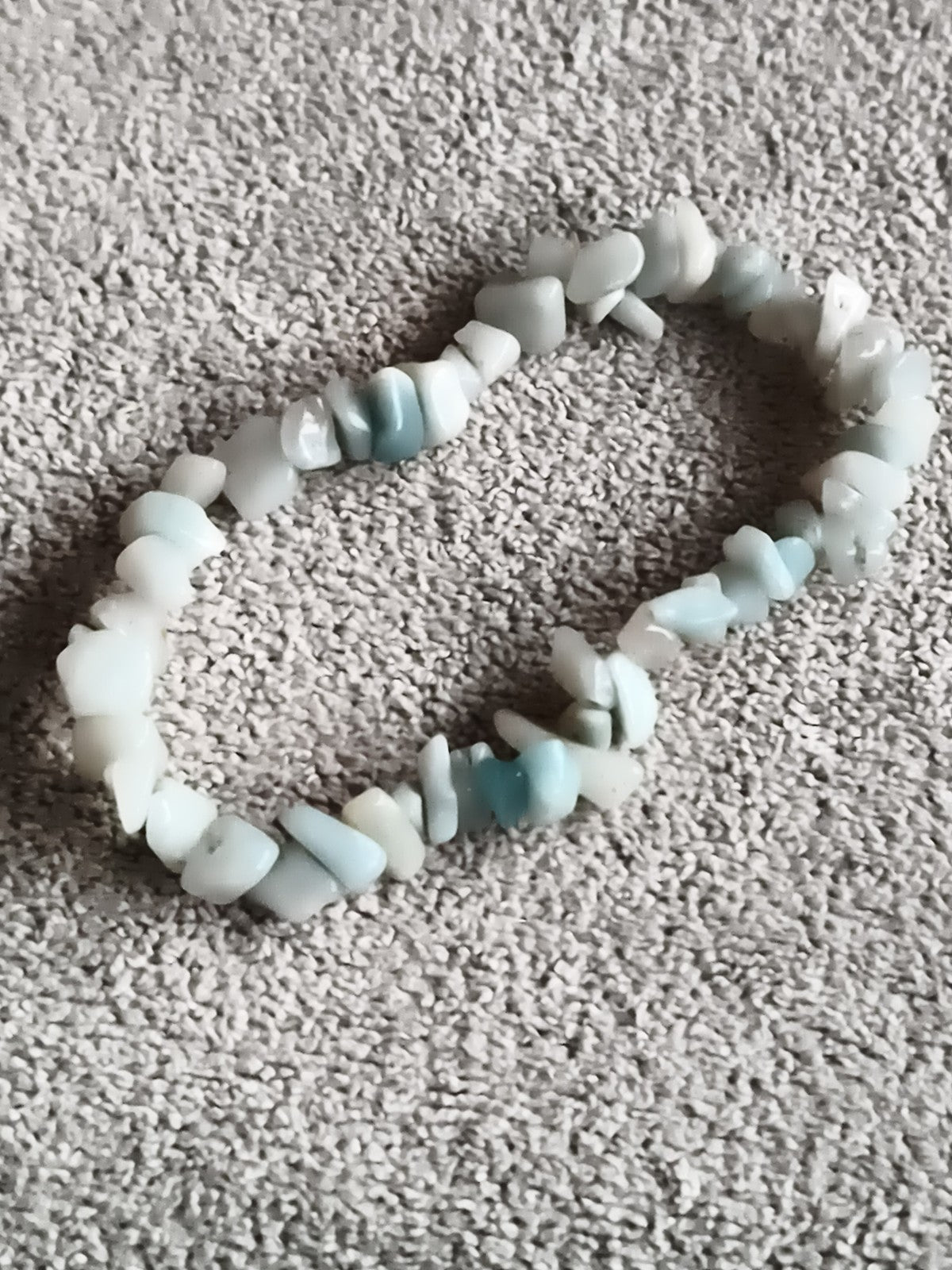 Bracelet pierres naturelles blanc bleu, perles irrégulières, bijou élastique