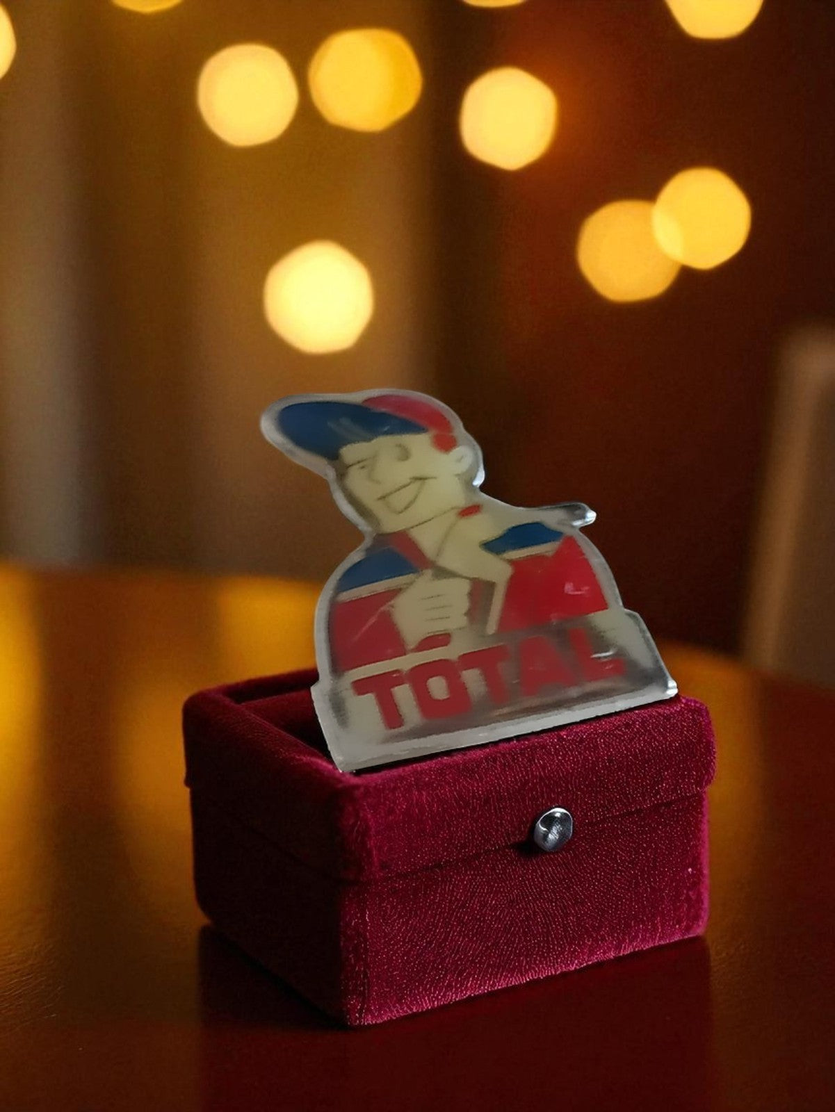 Pin's TOTAL vintage émaillé publicitaire rétro années 90 accessoire badge