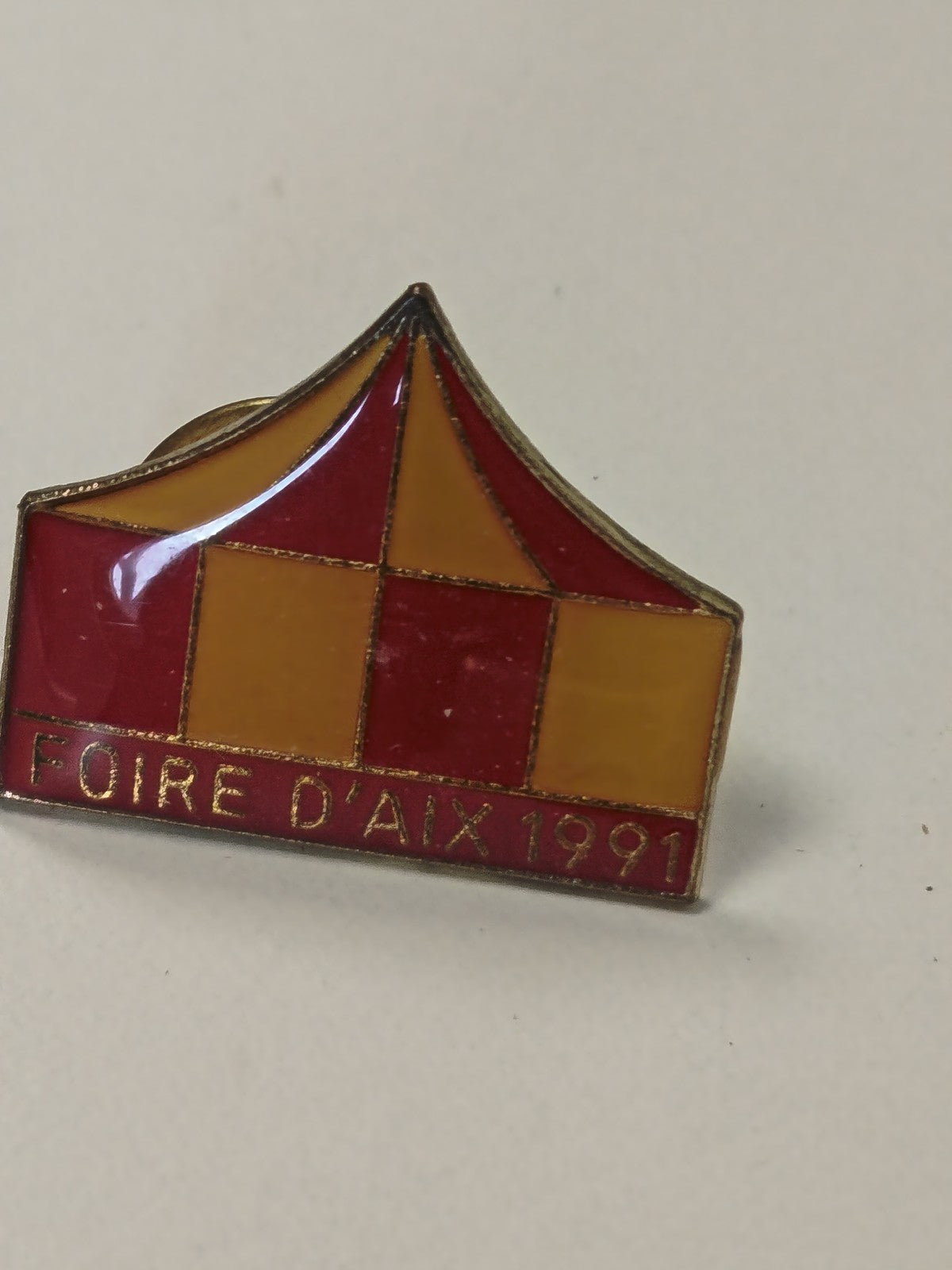 Pin's ancien rétro Foire d'Aix, badge vintage collection France événementiel