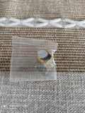 Pin's vintage képi militaire français, émail blanc doré, insigne armée