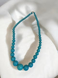 Collier vintage perles rondes bleu rétro ancien fantaisie, bijou d’occasion