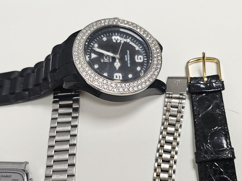 Lot montres femme diverses marques non testées mix occasion à réparer ou pièces