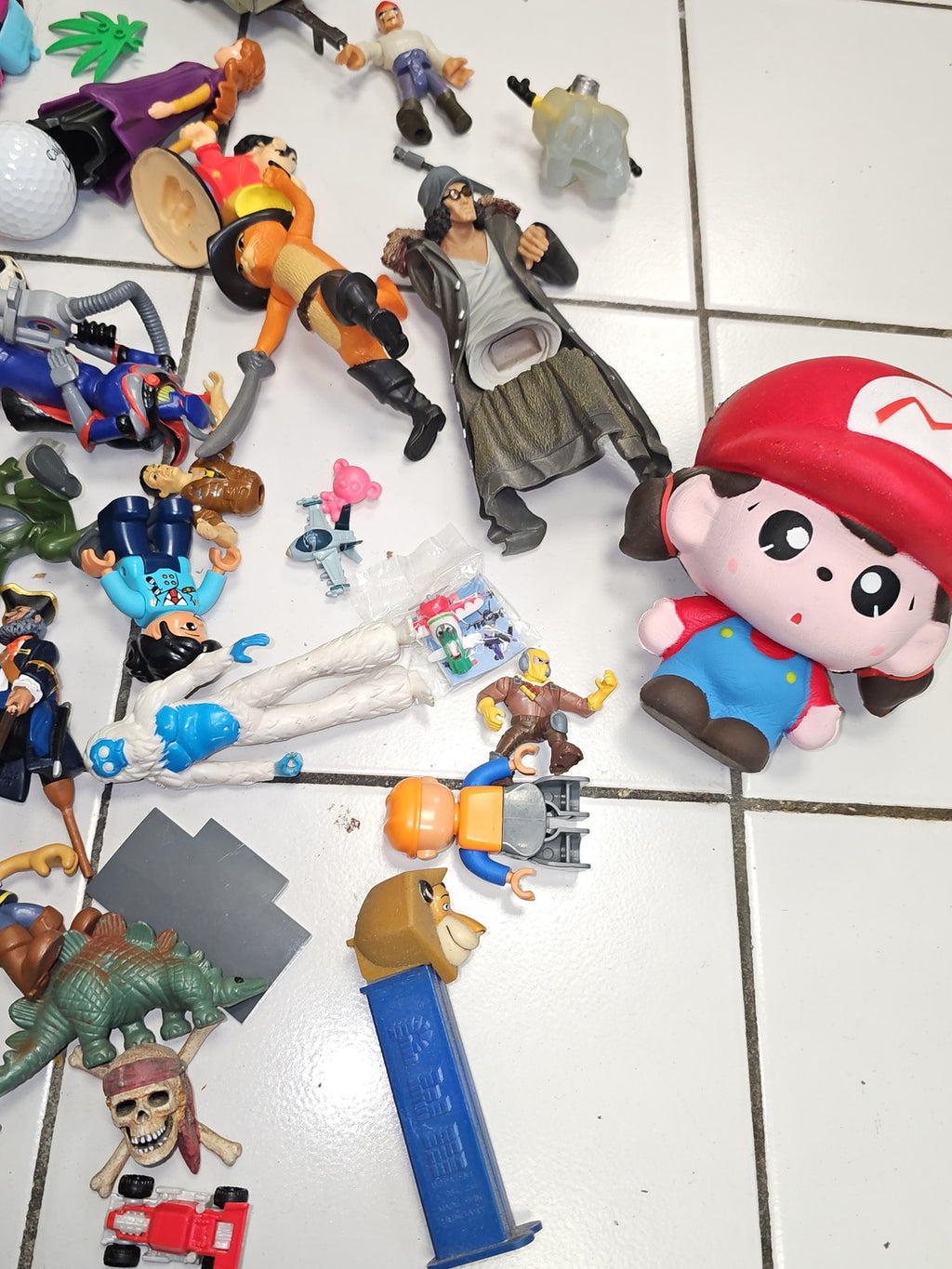 Gros lot jouets anciens et récents à trier vintage collection rétro occasion